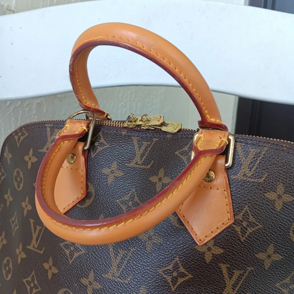 Louis Vuitton ✨️ Vintage  Monogram Alma PM Handbag - Picture 14 of 16